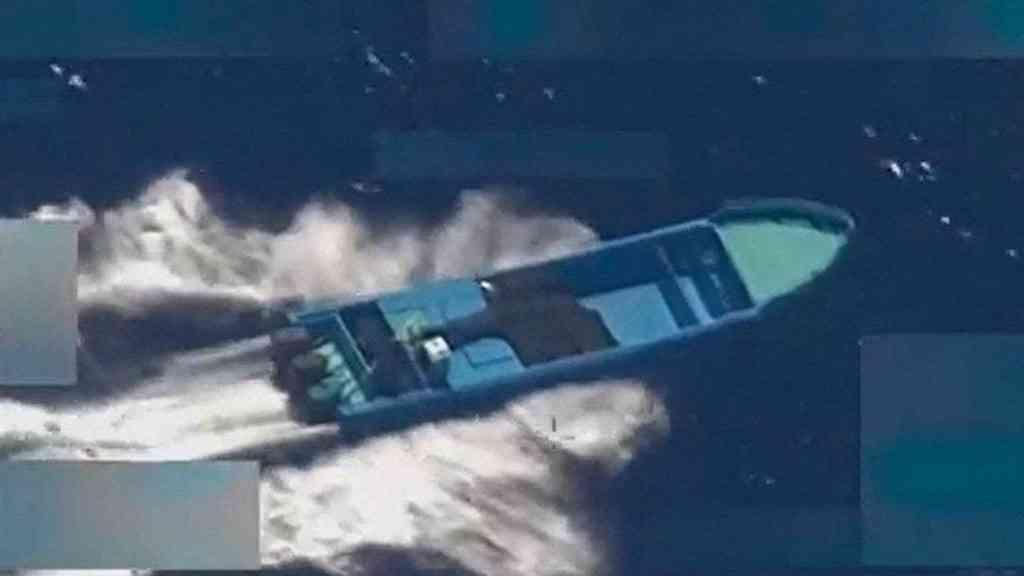 EUA atacam embarcações no Pacífico, Trump e Petro trocam farpas | Nova embarcação bombardeada pelos EUA no Oceano Pacífico