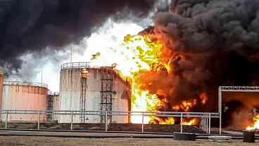 Ucrânia Ataca Refinaria e Depósito na Rússia