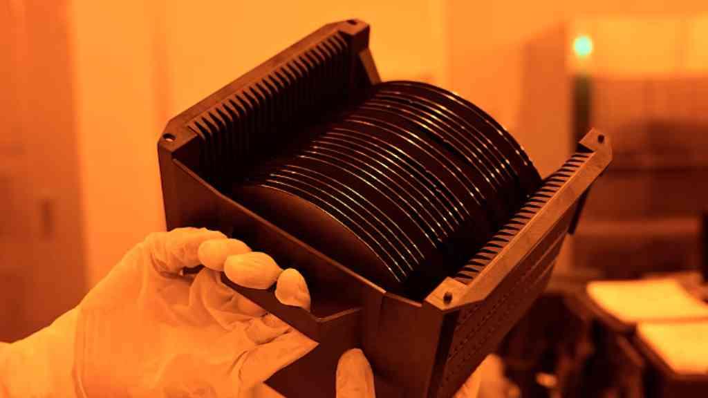 Nexperia retoma vendas de chips na China, dizem fontes | Unidade chinesa da Nexperia volta a vender chips localmente