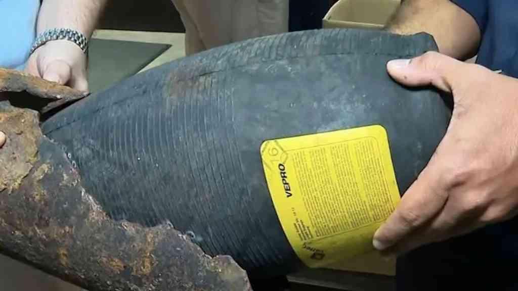 ‘Rolhas de esgoto’: MP recebe denúncia contra Águas do Rio e Iguá | Rolha de esgoto usada pelas concessionárias