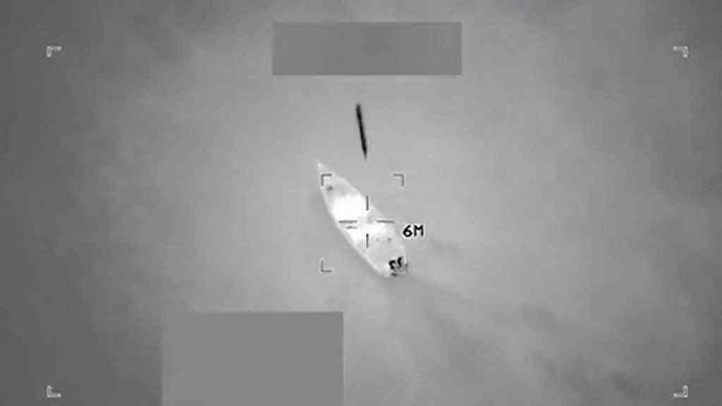 Estados Unidos matam seis em novo ataque a barcos no Caribe | EUA explodem mais uma embarcação no Caribe sem apresentar provas de que ela pertence ao tráfico. Seis pessoas foram mortas no bombardeio