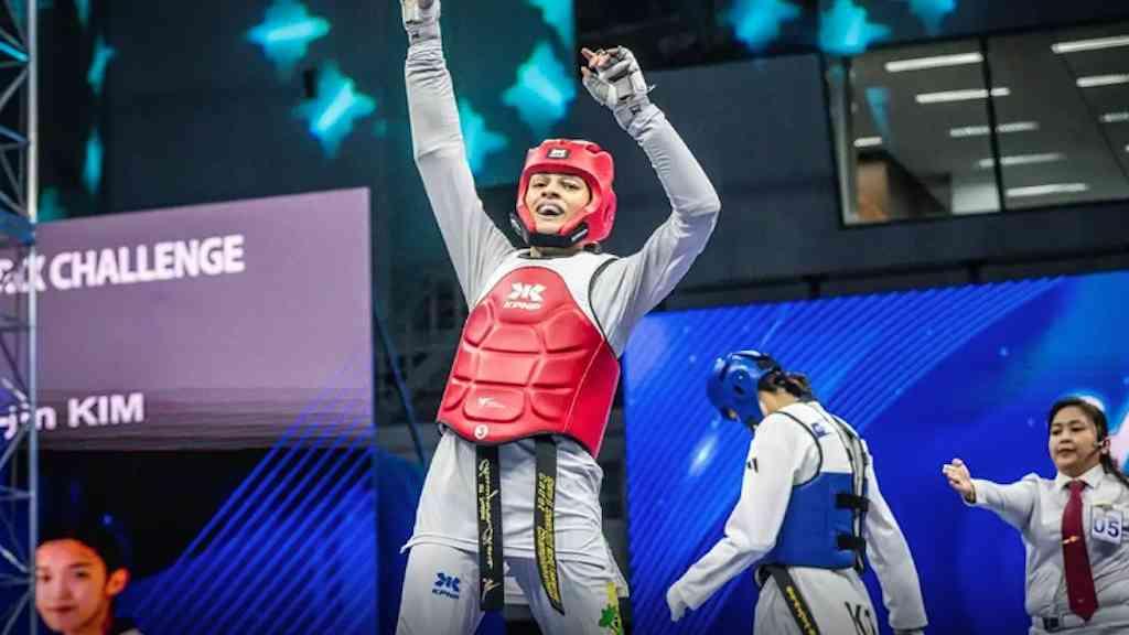 Maria Clara Pacheco conquista título mundial de taekwondo na China | Brasileira derrotou a sul-coreana Yu-Jin Kim, ouro nos Jogos de Paris