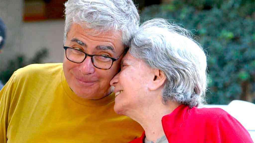 Reverência à memória de Herzog, 50 anos após tortura e morte na ditadura | Ivo e a mãe, Clarisse Herzog, mulher do jornalista Vlado Herzog assassinado na ditadura militar