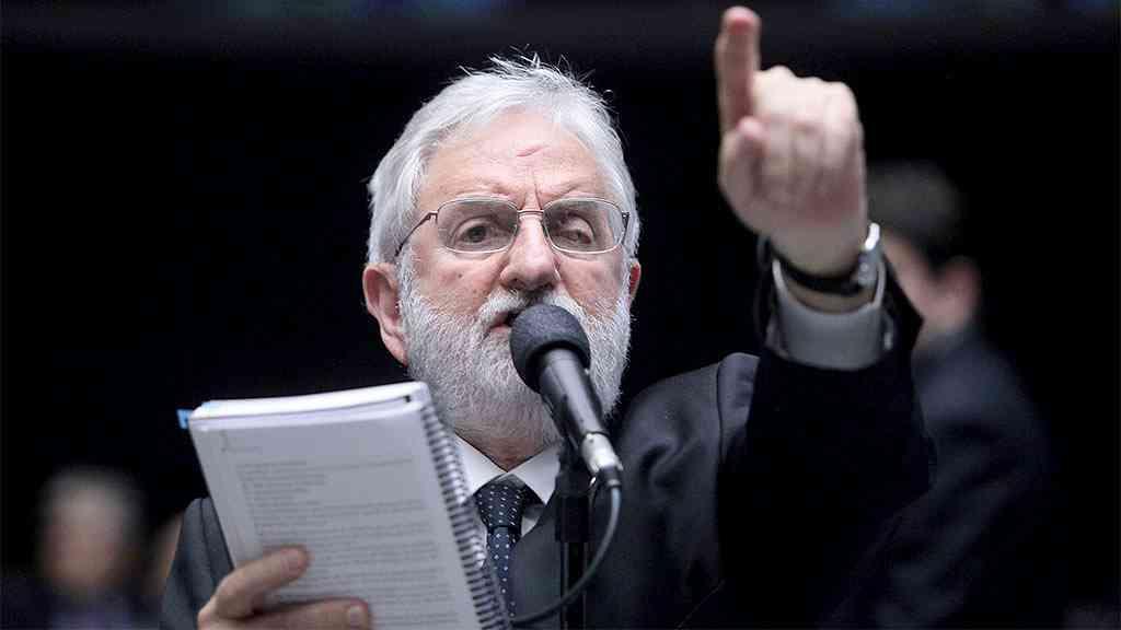 PL em trânsito na Câmara resgata tributação ao agronegócio | O deputado Ivan Valente (PSOL-SP) busca resgatar o equilíbrio fiscal