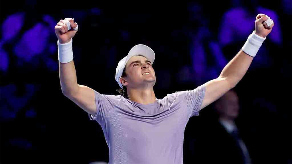 João Fonseca conquista maior vitória de sua carreira, no ATP 500 da Basileia | O tenista carioca João Fonseca comemora o titulo conquistado na Basileia