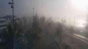 Rio amanhece sob névoa e previsão de chuva