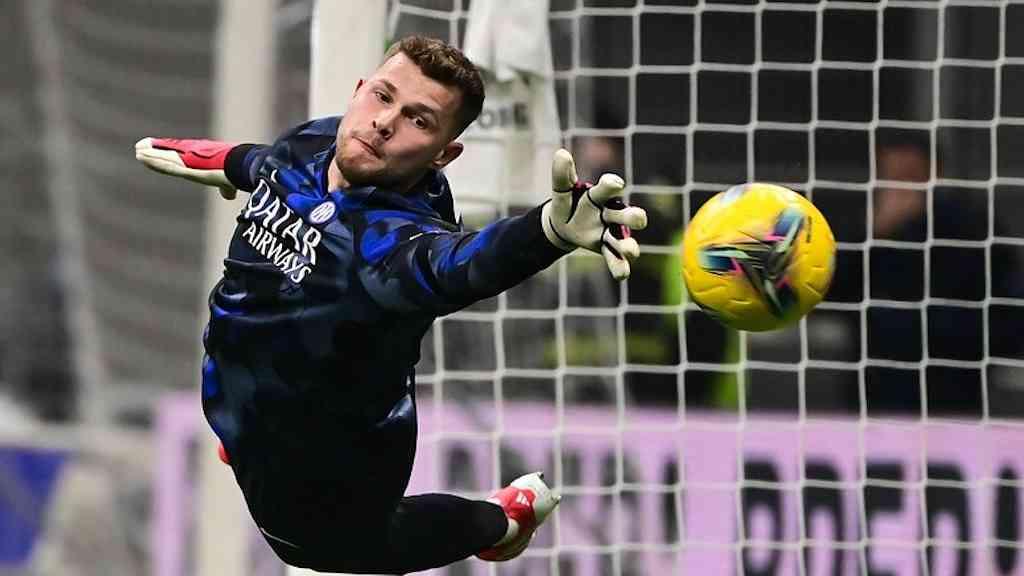 Goleiro da Inter causa acidente fatal com idoso cadeirante | Josep Martínez é goleiro reserva da equipe principal