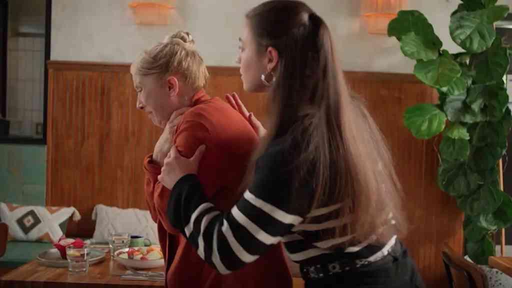 Associação atualiza técnicas de desengasgo para todas as idades | Manobra de Heimlich deve ser precedida de pancadas nas costas