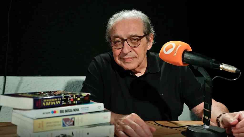 Prêmio Jabuti vai para Ruy Castro por textos sobre Tom Jobim | Ruy Castro é premiado no Jabuti com livro sobre Tom Jobim