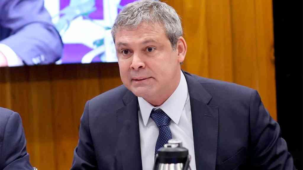 Base aliada ao governo quer retomar debate sobre tributação dos ricos | O deputado Lindbergh Farias (PT-RJ) lidera a bancada do PT, na Câmara