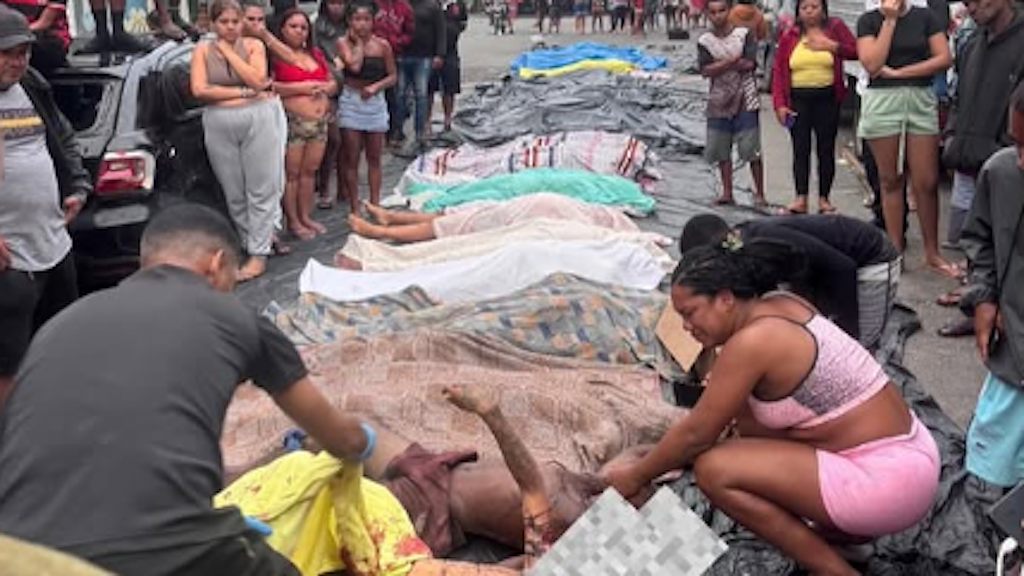 Mortes passam de 110 após novos corpos encontrados na Penha | Moradores encontram mais corpos no dia seguinte de operação mais letal do Rio