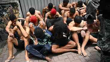 Lula Avalia Guerra Urbana no Rio com Ministros