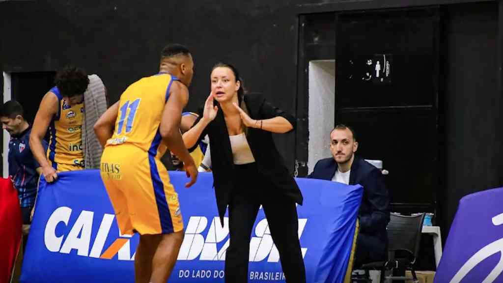 Primeira treinadora mulher no NBB, Jelena Todorovic inicia bem | À frente do Fortaleza Basquete Cearense, servia bateu Vasco e Botafogo