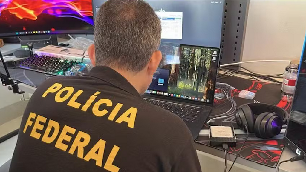 PF investiga hackers por desvio de R$ 800 milhões via PIX | Operação mirou ataque hacker a sistemas ligados ao PIX