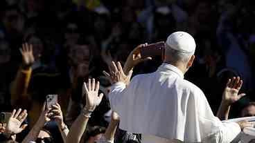 Papa lamenta impacto das guerras no Dia de Todos os Santos