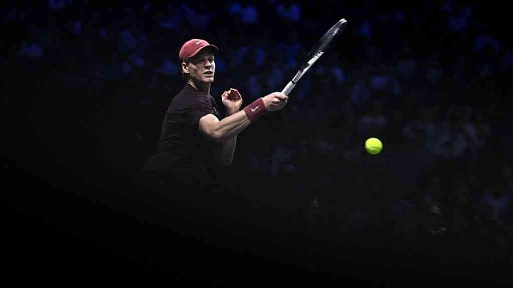 Sinner derrota Zverev e avança à final do Masters de Paris | Sinner poderá voltar a ser o 1º do mundo caso vença Auger-Aliassime