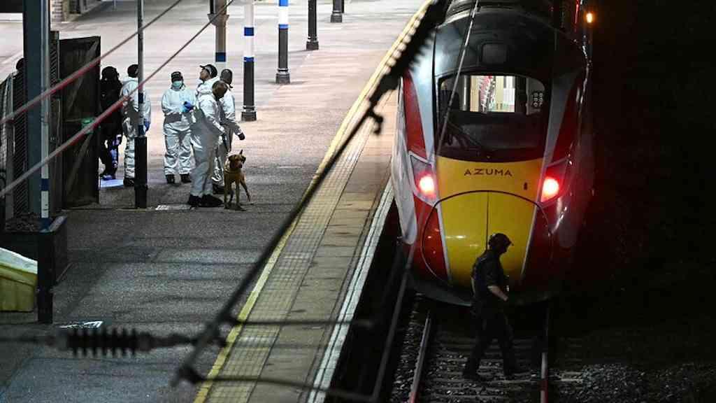 Ataque em trem na Inglaterra deixa 11 feridos | Atentado ocorreu em trem que viajava de Doncaster a Londres