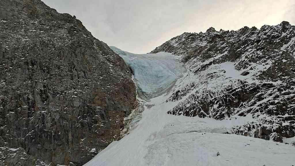Sobe número de mortos em avalanche na Itália | Avalanche na Itália matou cinco alemães