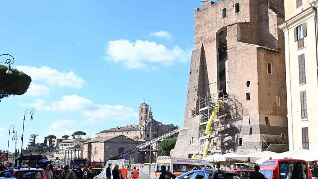 Torre medieval é danificada após desabamento em Roma | Desabamento atingiu uma das laterais da Torre dei Conti