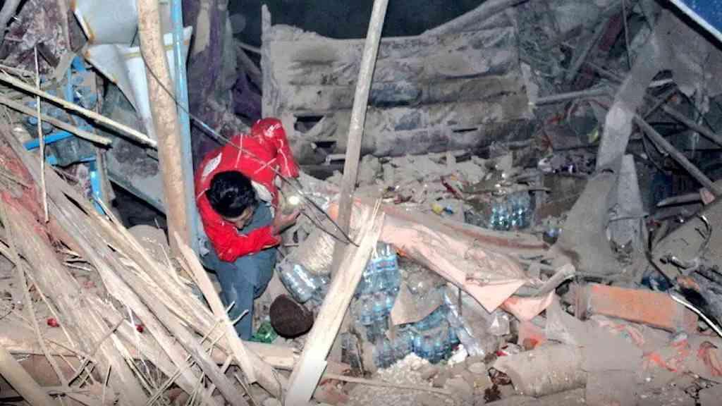 Afeganistão registra terremoto com dezenas de vítimas | Terremoto foi sentido no Norte do país; mais de 300 feridos