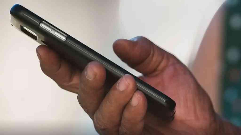 Polícia mira comércio de celulares roubados em SP | São cumpridos 28 mandados de busca e apreensão