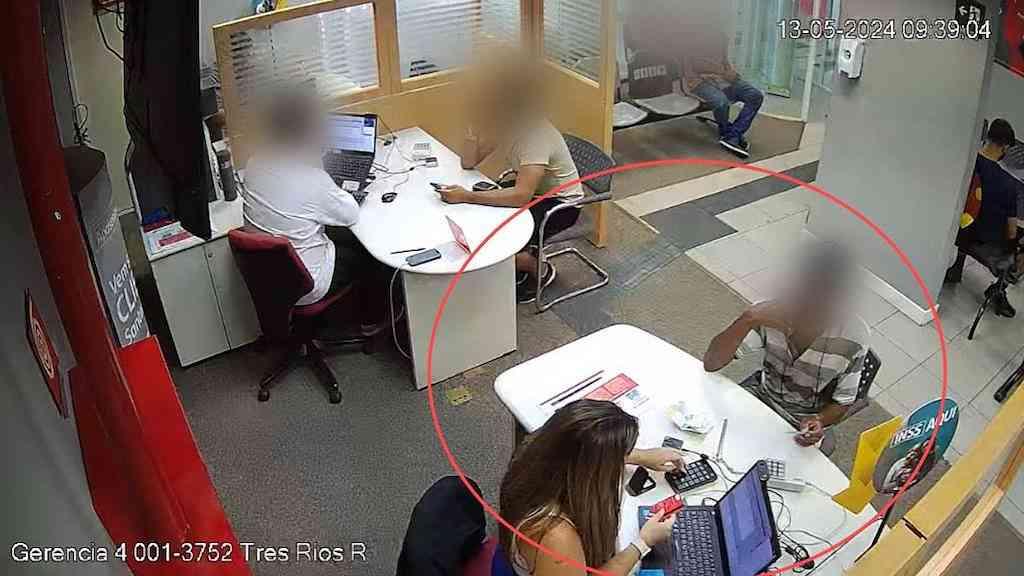 Gerente de banco é presa por golpes milionários em idosos | Golpes em idosos levam gerente de banco à prisão