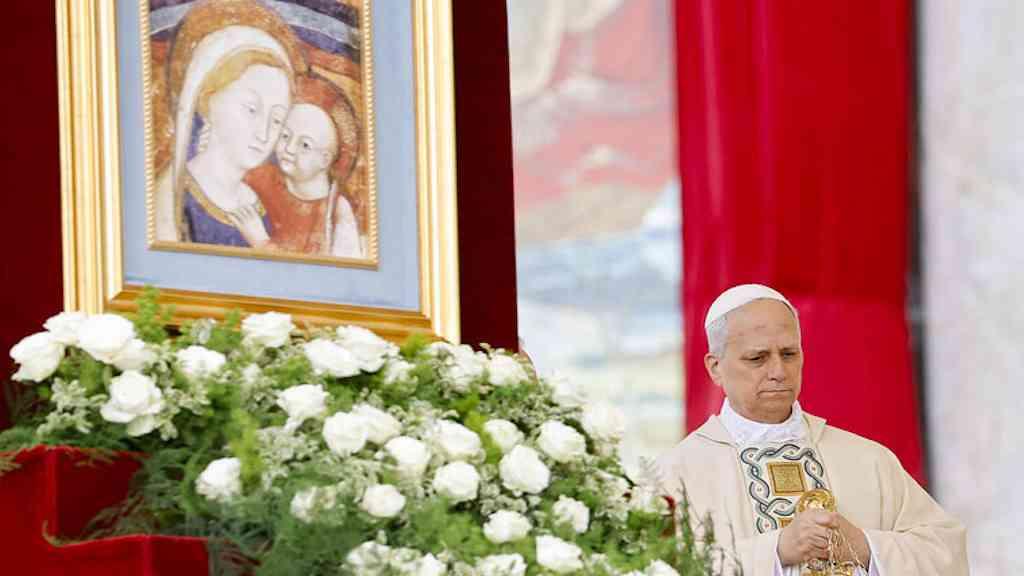 Vaticano regulamenta manifestações de devoção à Virgem Maria | Papa Leão XIV reza diante de imagem da Virgem Maria e do Menino Jesus
