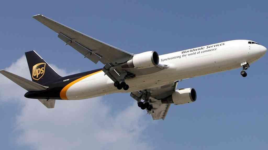 Queda de avião cargueiro nos EUA deixa ao menos sete mortos | Avião de grande porte caiu e deixou mortos e feridos