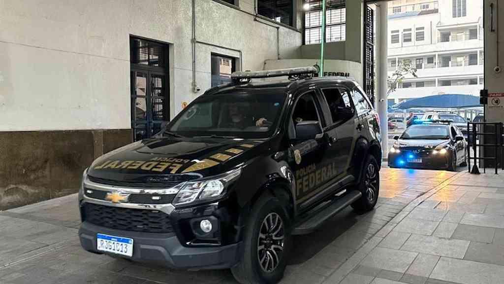 PF deflagra operação contra fraude milionária no FGTS e no Auxílio | Agentes da PF fazem ação no Rio e São Paulo