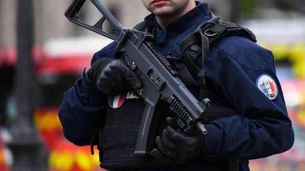 França: atropelamento intencional deixa ao menos 10 feridos | Assistente parlamentar está entre vítimas em Oléron