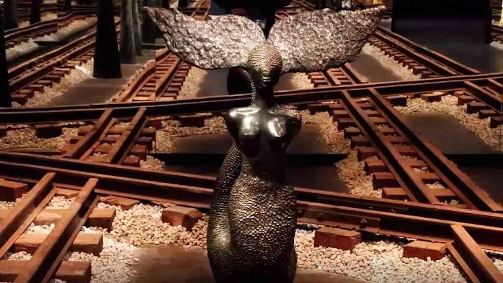 Joalheria africana ganha espaço em exposição na capital paulista | Balangandãs são as pistas perseguidas por Nádia Taquary