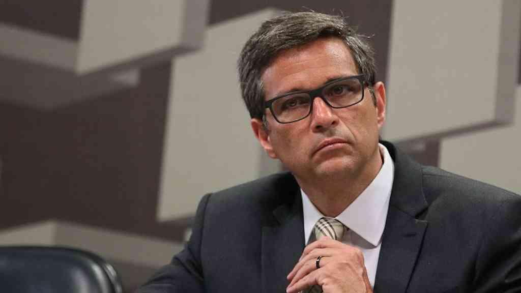 Campos Neto se livra de processo por manter fortuna em conta no exterior | Roberto Campos Neto, presidente do Banco Central, está com a imagem desgastada