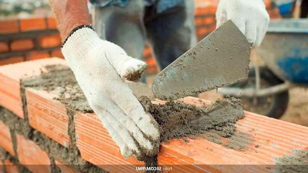 Setor de serviços passa contratar menos trabalhadores, constata PMI | A contratação de trabalhadores no setor de serviços tem sido cada vez menor