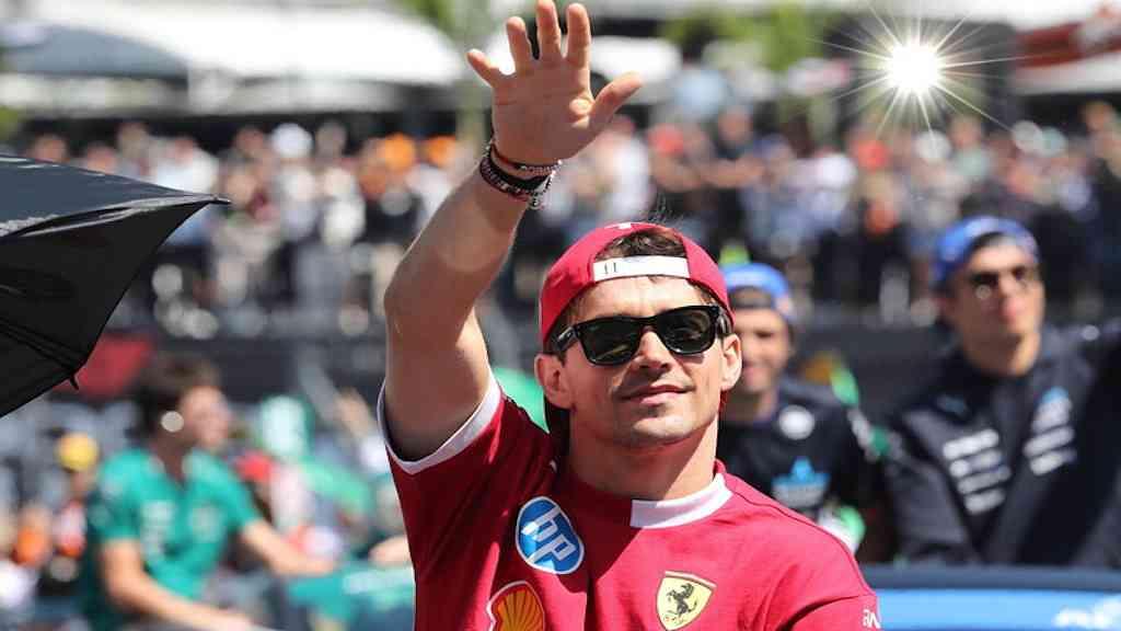 Leclerc mira pódio em Interlagos e destaca boa fase da Ferrari | Monegasco disse que escuderia não mudará abordagem em São Paulo