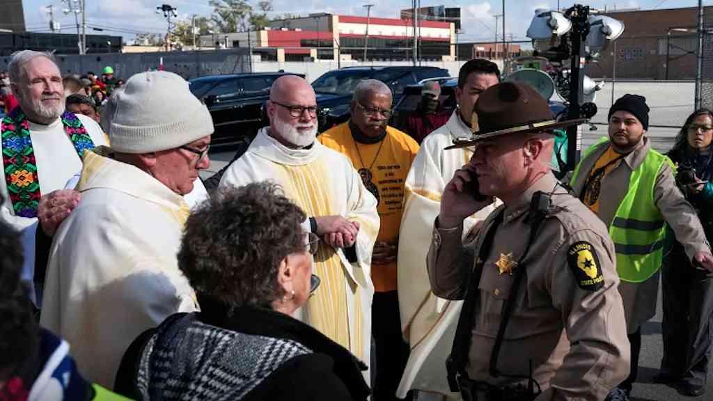 Crítica do papa a Trump incentiva católicos dos EUA a apoiar imigrantes | Leão XIV pediu reflexão profunda sobre tratamento dado a imigrantes