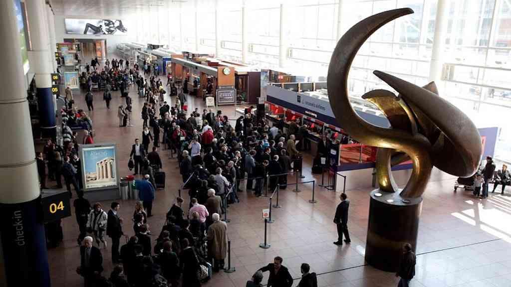 União Europeia vai impor novas limitações a cidadãos russos | Aeroportos belgas têm sido alvo de drones não identificados