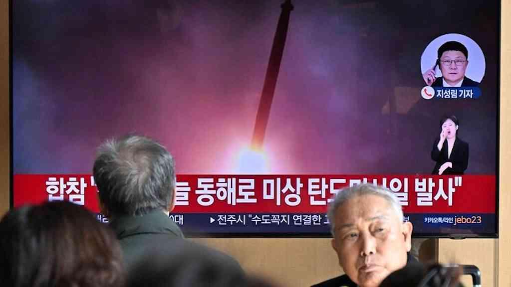Coreia do Norte dispara míssil no Mar do Japão | Seul informou que Coreia do Norte lançou novo míssil balístico nesta sexta
