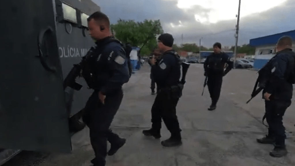 Tiroteio paralisa escolas e postos de saúde no Complexo da Pedreira | Confronto fecha serviços públicos na Pedreira