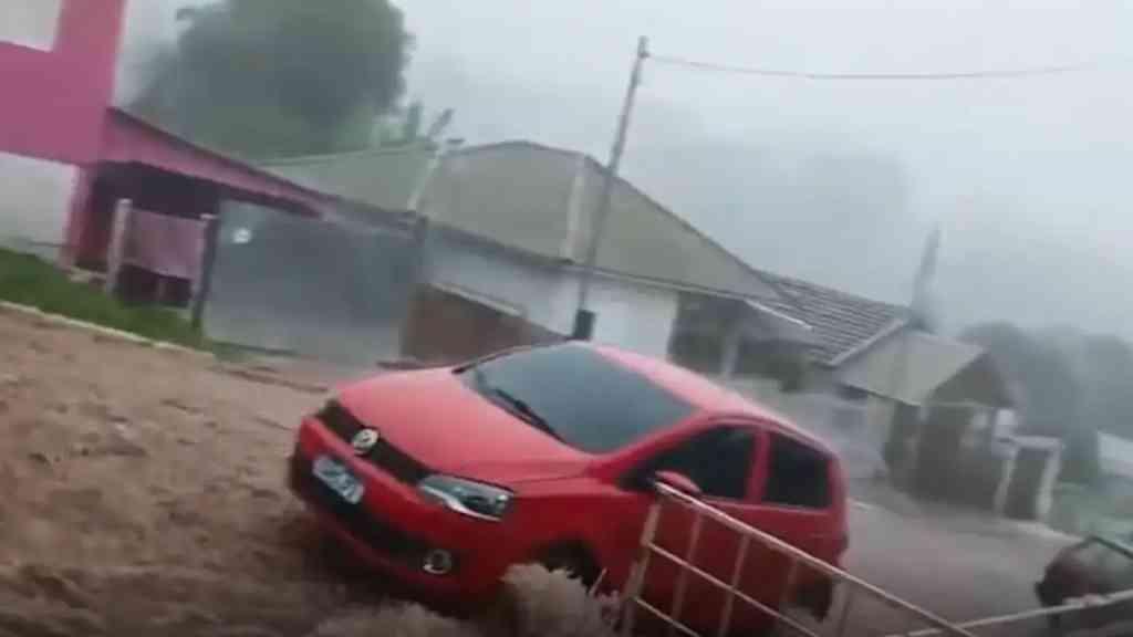 Jovem morre durante tempestades no Rio Grande do Sul | Com o jovem, são sete os mortos devido à tragédia climática de sexta