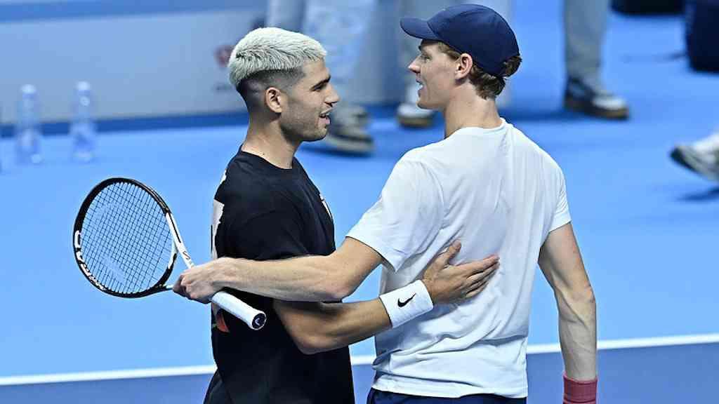 Alcaraz supera Sinner e volta ao topo do ranking | Espanhol tem grandes chances de fechar 2025 na ponta da lista