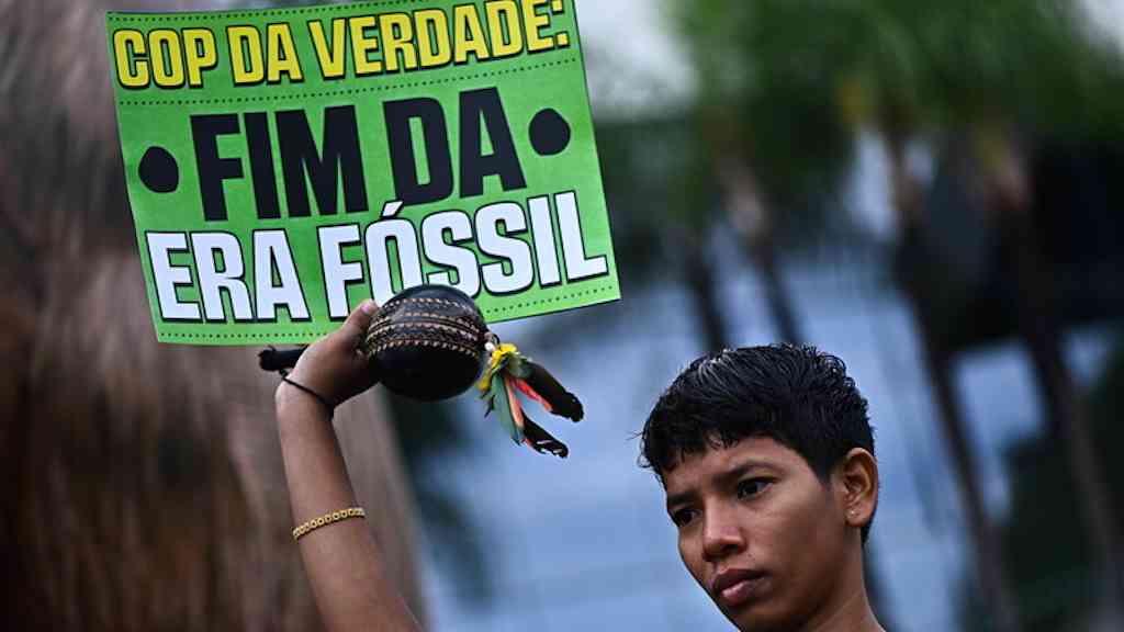 Negociações seguem após acordo sobre agenda na COP30 | Protesto de indígenas na COP30