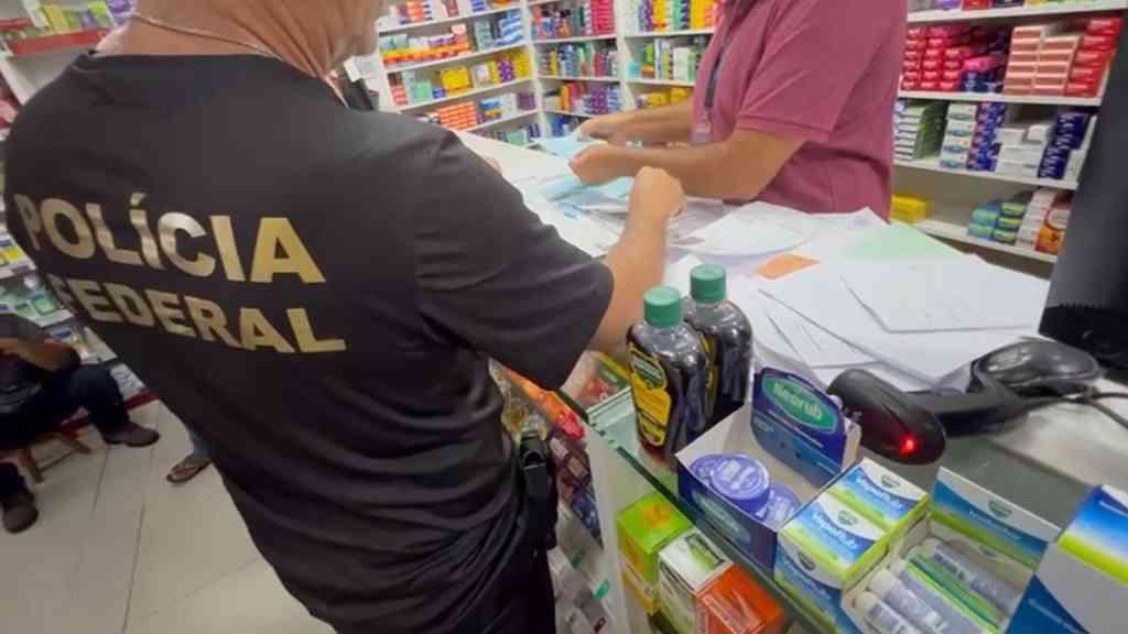 PF prende suspeito de chefiar envio ilegal de remédios aos EUA | Mandados de busca e apreensão em estabelecimentos