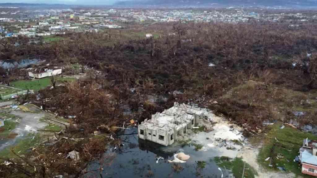Cúpula reforça necessidade de adaptação climática | Área afetada por furacão Melissa na Jamaica