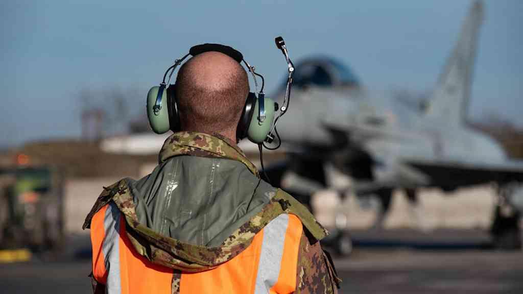 Moscou acusa Kiev de forjar ofensiva contra a Otan | Base aérea da Otan, em Costanza, na Romênia, seria alvo de ataque ucraniano forjado, acusa Moscou