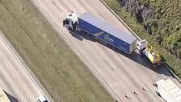 Caminhão Roubado Bloqueia Rodoanel em Itapecerica