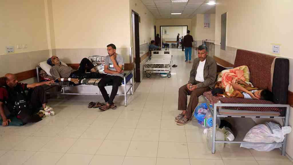 Hospitais lotados em Gaza deixam pacientes à espera de atendimento | Superlotação hospitalar agrava sofrimento de pacientes em Gaza