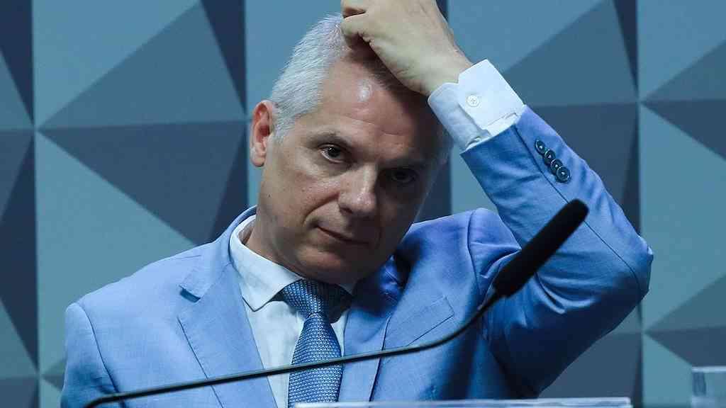 Polícia Federal prende ex-presidente do INSS, Alessandro Stefanutto | Ex-chefe do INSS, Alessandro Stefanutto, é preso pela PF