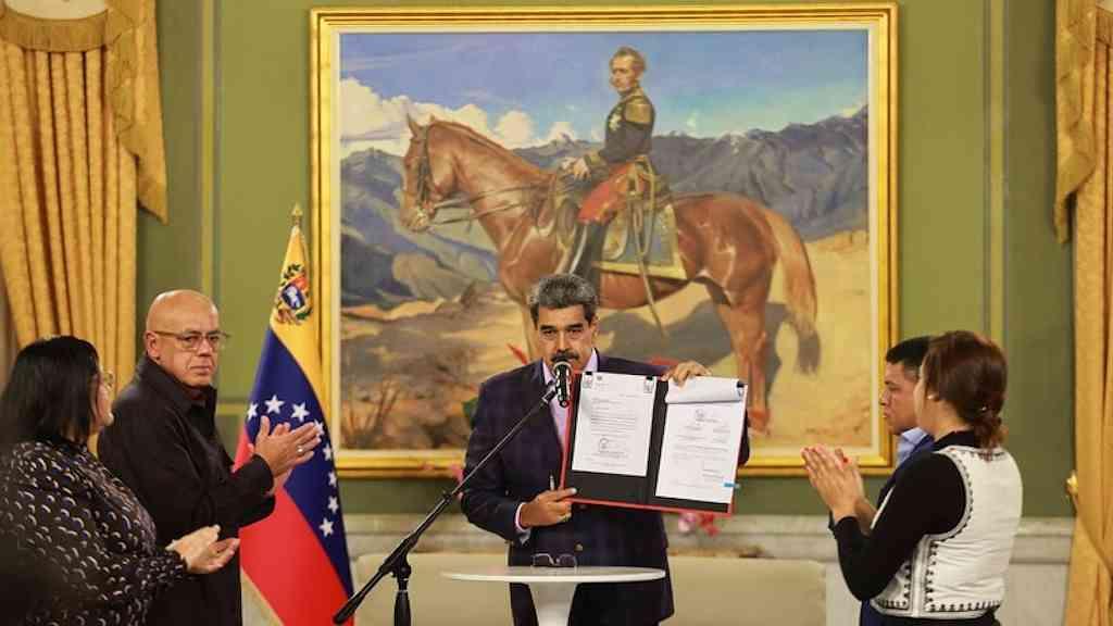 Maduro pede retirada de tropas dos EUA do Caribe | Maduro tem se preparado contra um possível ataque norte-americano na Venezuela