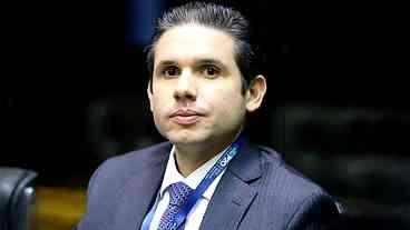 TCU encerra denúncia contra Hugo Motta por 'fantasmas'