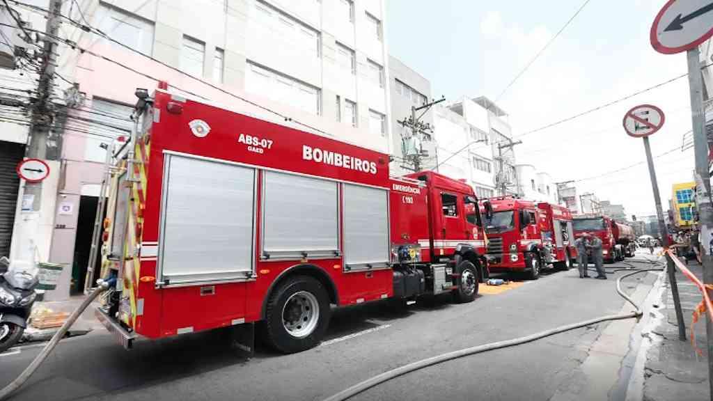 Explosão em galpão de fogos deixa um morto em São Paulo | Cerca de 21 imóveis ficaram interditados
